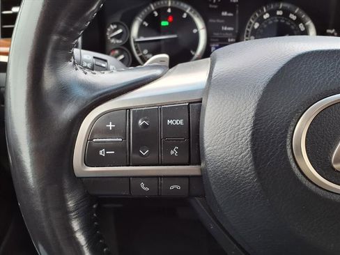 Used 2020 Lexus LX 570 4WD w/ 3rd Row & Luxury Pkg image 25