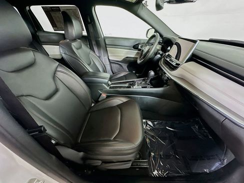 Used 2024 Jeep Compass Limited image 12