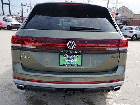 Used 2025 Volkswagen Atlas Peak Edition SE image 6