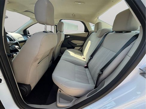 Used 2015 Ford Focus SE FWD image 28