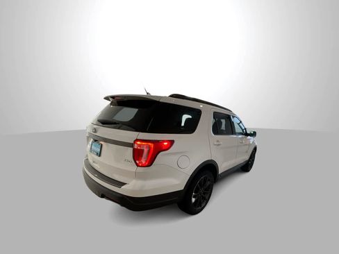 Used 2018 Ford Explorer XLT w/ Equipment Group 202A image 8