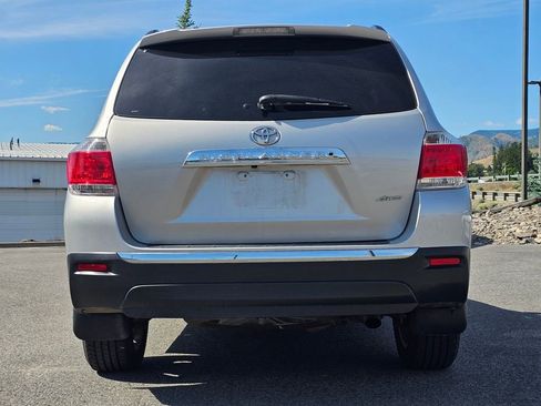Used 2011 Toyota Highlander Limited w/ Tow Pkg AWD/4WD image 4