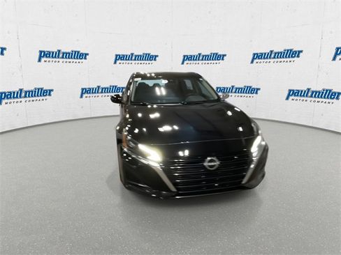 Used 2023 Nissan Altima 2.5 SV image 3