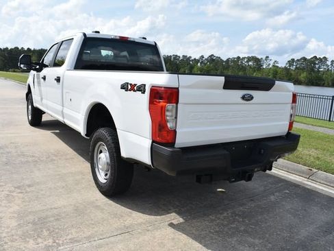 Used 2022 Ford F250 XL w/ Power Equipment Group image 4