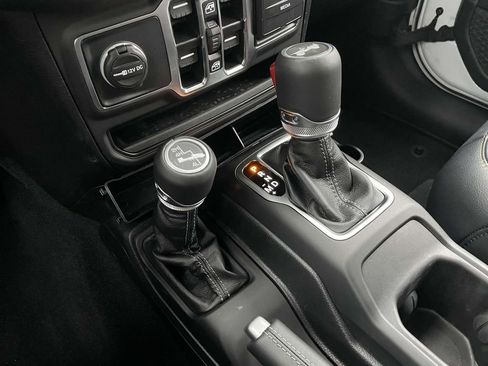 Certified 2025 Jeep Wrangler Sahara image 39