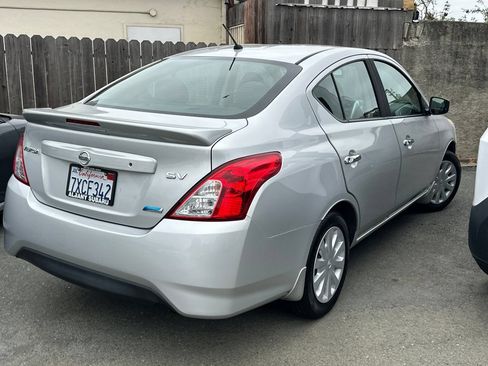 Used 2016 Nissan Versa SV FWD image 5