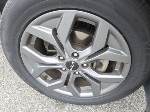 Used 2024 Kia Seltos S image 13