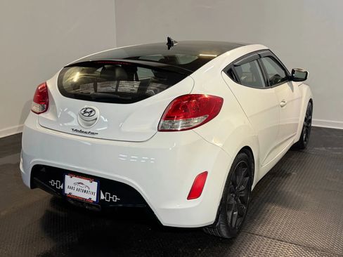 Used 2013 Hyundai Veloster w/ Style Pkg FWD image 4