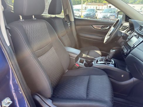 Used 2020 Nissan Rogue SV FWD image 14