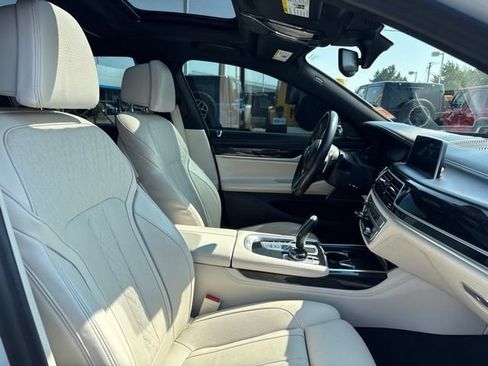 Used 2021 BMW 750i xDrive w/ Executive Package AWD/4WD image 10