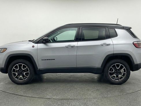 Used 2025 Jeep Compass Trailhawk AWD/4WD image 5