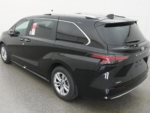 New 2026 Toyota Sienna Limited FWD image 2