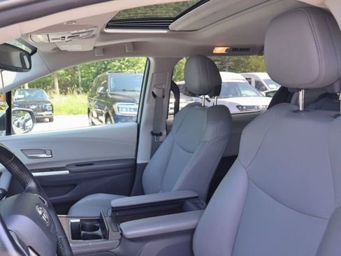 Used 2021 Toyota Sienna XLE AWD/4WD image 11