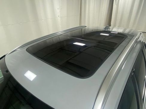 Used 2025 Volvo XC40 B5 Core image 6