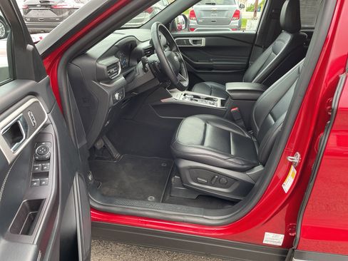 Used 2020 Ford Explorer XLT w/ Equipment Group 202A image 9