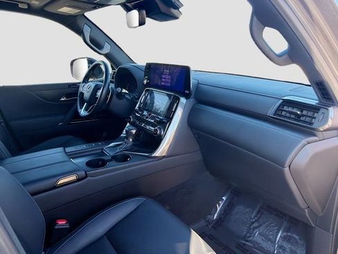 Used 2023 Lexus LX 600 4WD w/ Luxury Package image 15