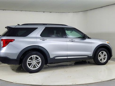 Used 2021 Ford Explorer XLT w/ Equipment Group 202A image 7