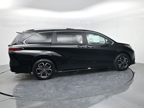 New 2026 Toyota Sienna Platinum image 8