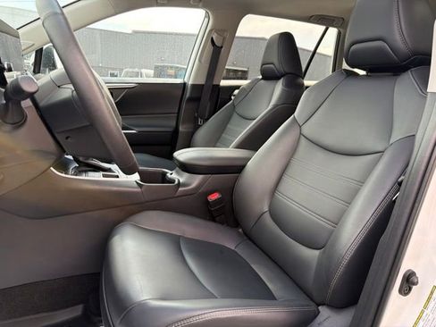 Used 2025 Toyota RAV4 XLE Premium w/ Weather Package AWD/4WD image 15