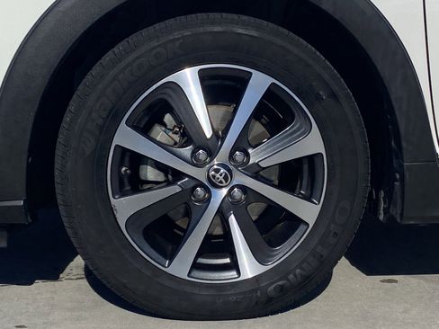 Used 2018 Toyota Prius C Two image 8