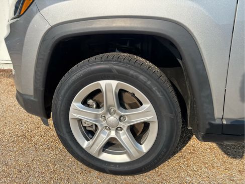 Used 2023 Jeep Compass Sport AWD/4WD image 12