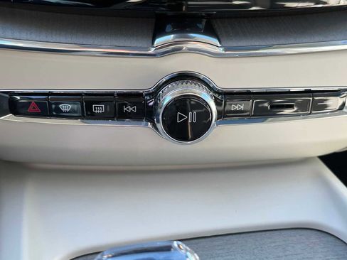 New 2025 Volvo XC60 B5 Ultra w/ Protection Package Premier image 29