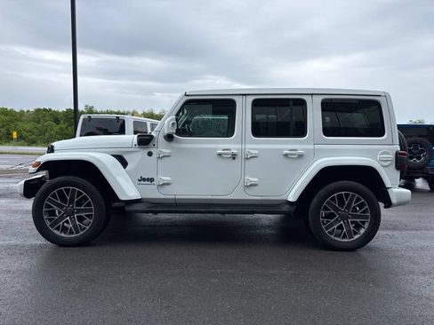 Used 2023 Jeep Wrangler Unlimited Sahara AWD/4WD image 6