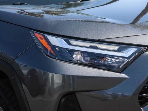 Used 2022 Toyota RAV4 XLE w/ Convenience Package FWD image 4