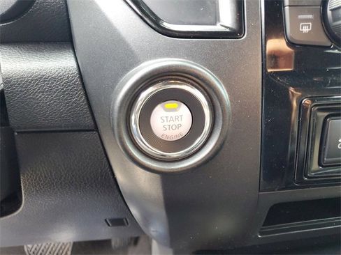 Used 2024 Nissan Titan SV w/ SV Bronze Edition Package image 21