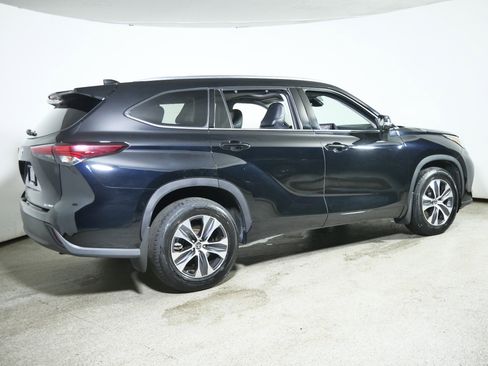 Used 2021 Toyota Highlander XLE image 7