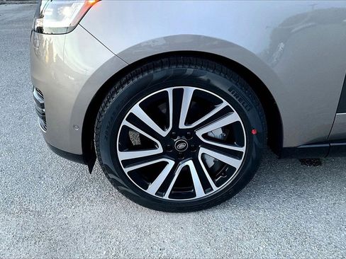 Used 2023 Land Rover Range Rover SE image 13