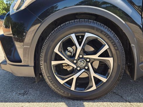 Used 2018 Toyota C-HR XLE FWD image 32
