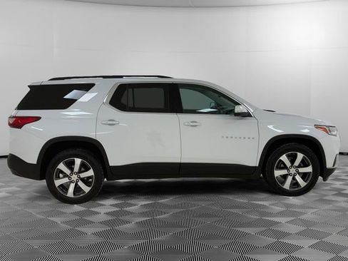 Used 2021 Chevrolet Traverse LT w/ LT Premium Package image 2