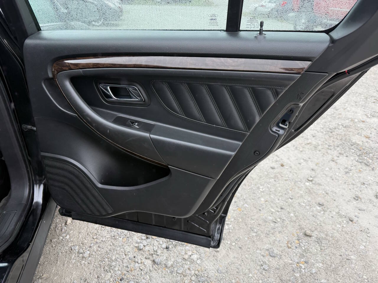 Used 2015 Ford Taurus Limited FWD image 15