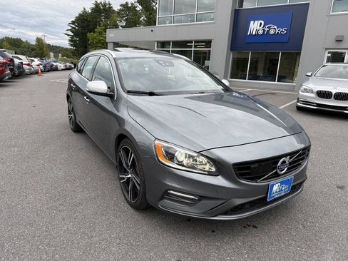 Used 2017 Volvo V60 T6 R-Design Platinum w/ Climate Package AWD/4WD image 4