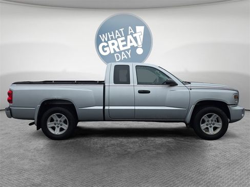 Used 2010 Dodge Dakota Big Horn w/ Convenience Group image 2