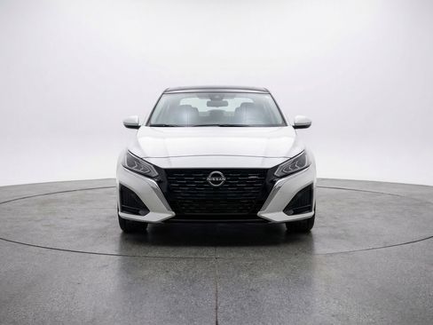 Used 2025 Nissan Altima 2.5 SV image 2