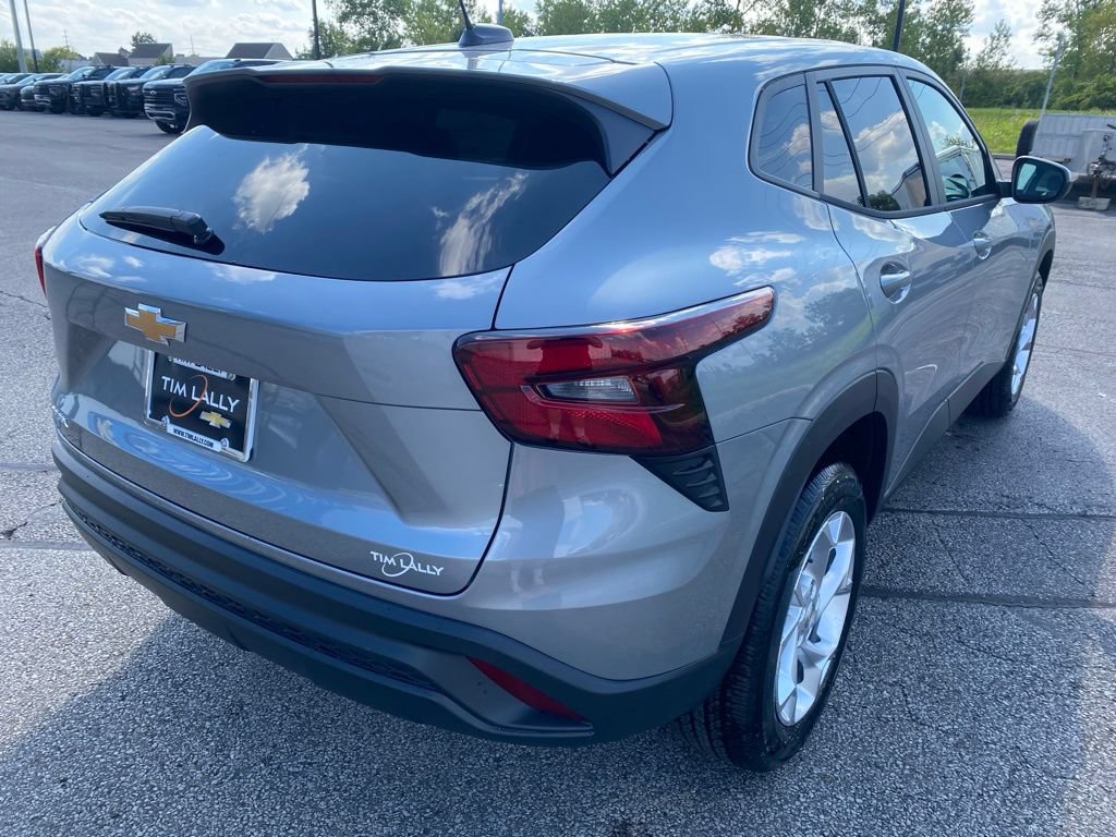New 2026 Chevrolet Trax LS w/ LS Convenience Package FWD image 7