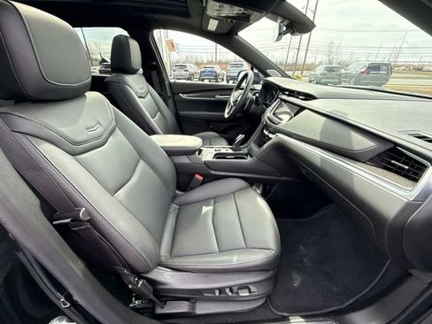 Certified 2025 Cadillac XT5 Sportv w/ LPO, Floor Liner Package image 30