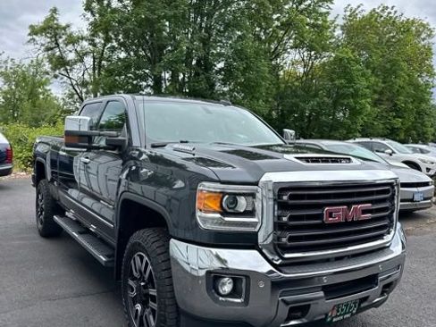 Used 2019 GMC Sierra 2500 SLT w/ Duramax Plus Package AWD/4WD image 5