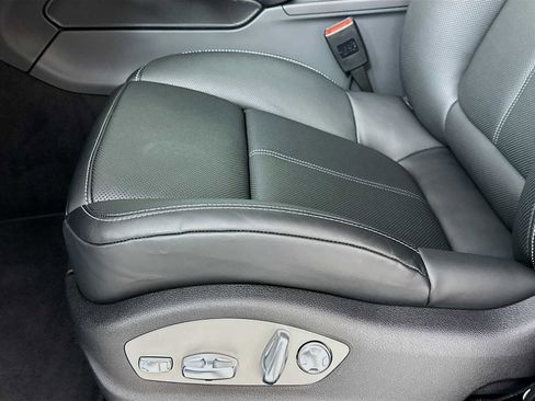 New 2026 Porsche Macan image 12