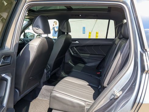 Used 2022 Volkswagen Tiguan SE R-Line AWD/4WD image 18