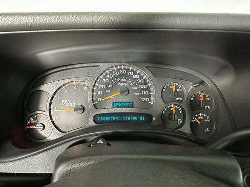 Used 2004 Chevrolet Silverado 2500 LS w/ Heavy-Duty Power Package RWD image 11