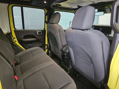 Used 2024 Jeep Wrangler Unlimited Sahara image 35