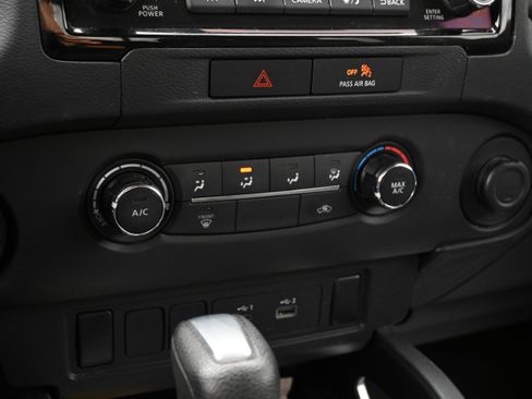 Used 2022 Nissan Frontier SV image 10