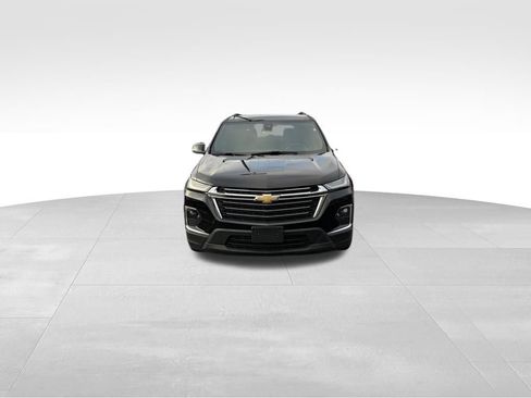 Used 2022 Chevrolet Traverse LT image 2