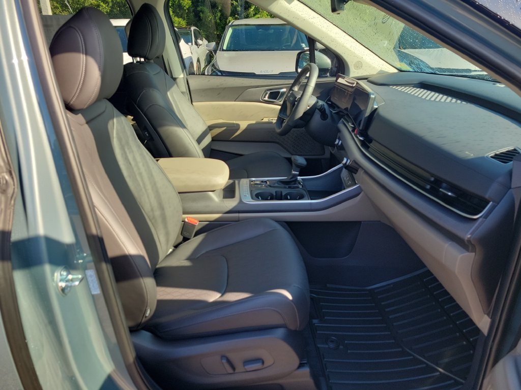 New 2027 Kia Carnival EX FWD image 7
