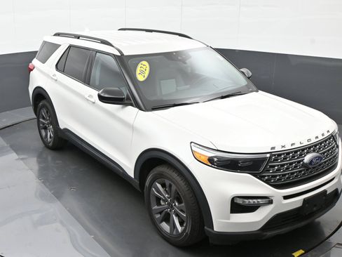 Used 2023 Ford Explorer XLT w/ Equipment Group 202A AWD/4WD image 34
