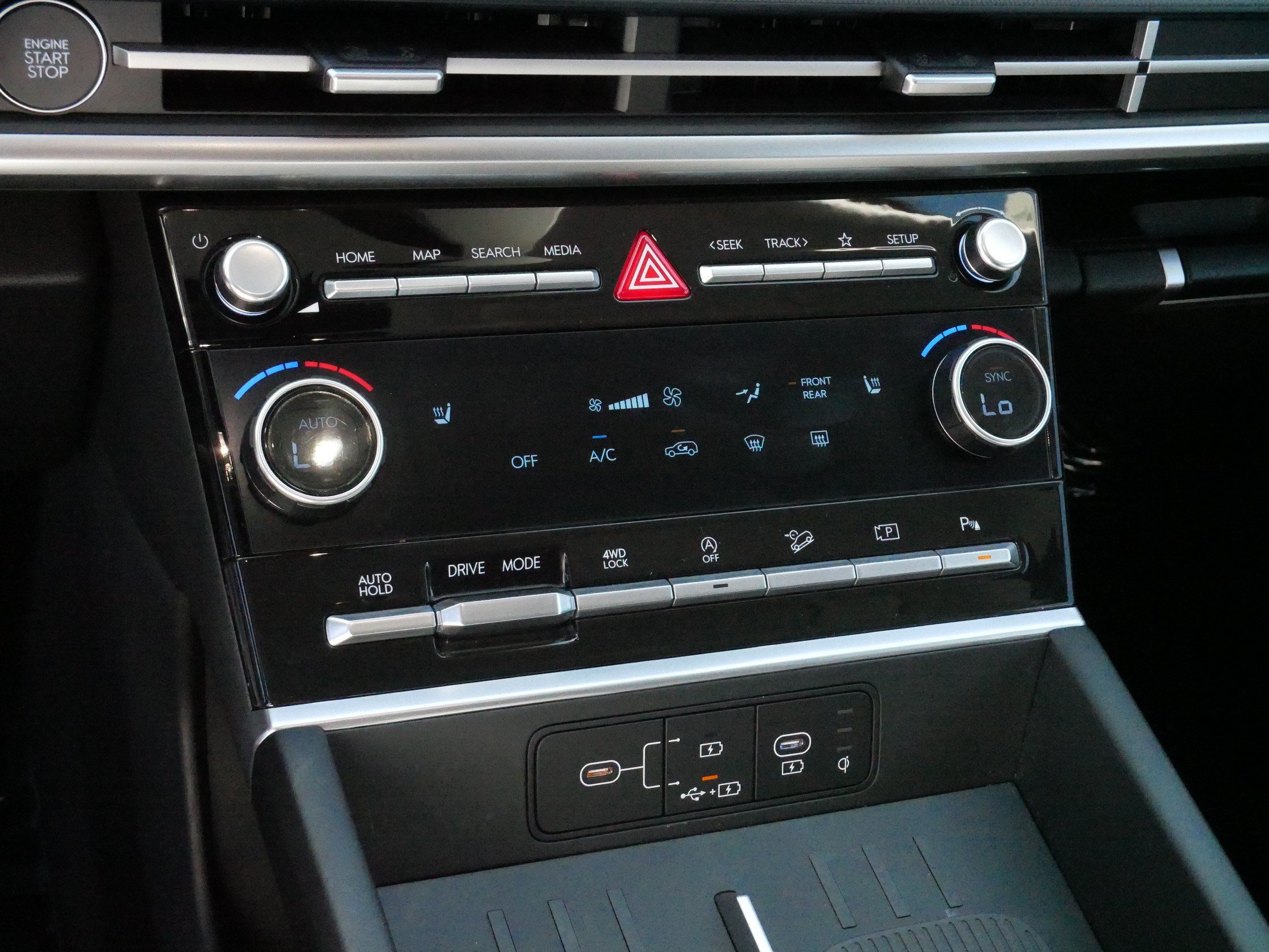 Used 2025 Hyundai Santa Fe SEL AWD/4WD image 23