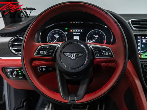 Used 2022 Bentley Bentayga image 31